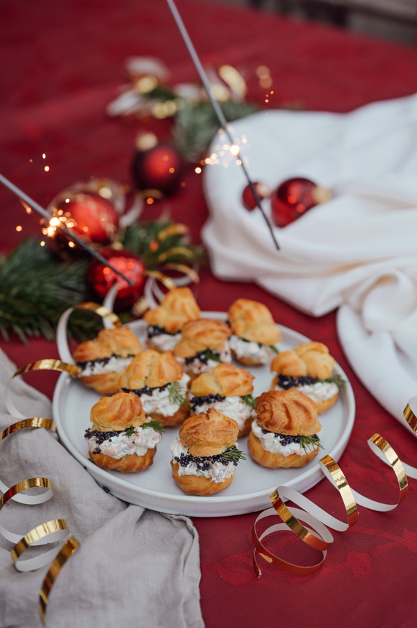 Brandteigkrapferl mit Lachs und Frischkäse