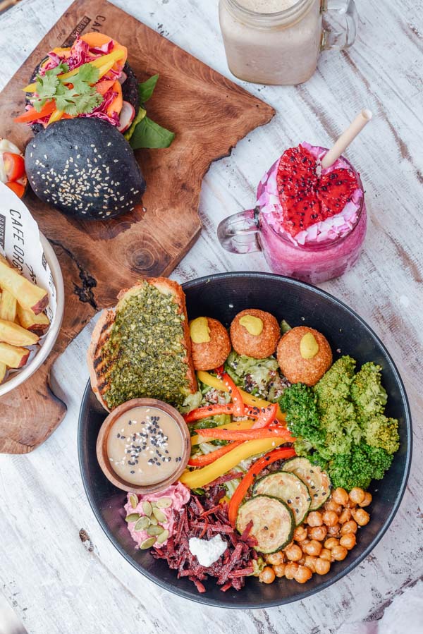 Best food in Canggu, Bali in 2022 - healthy, vegan cafes - carinaberry.com