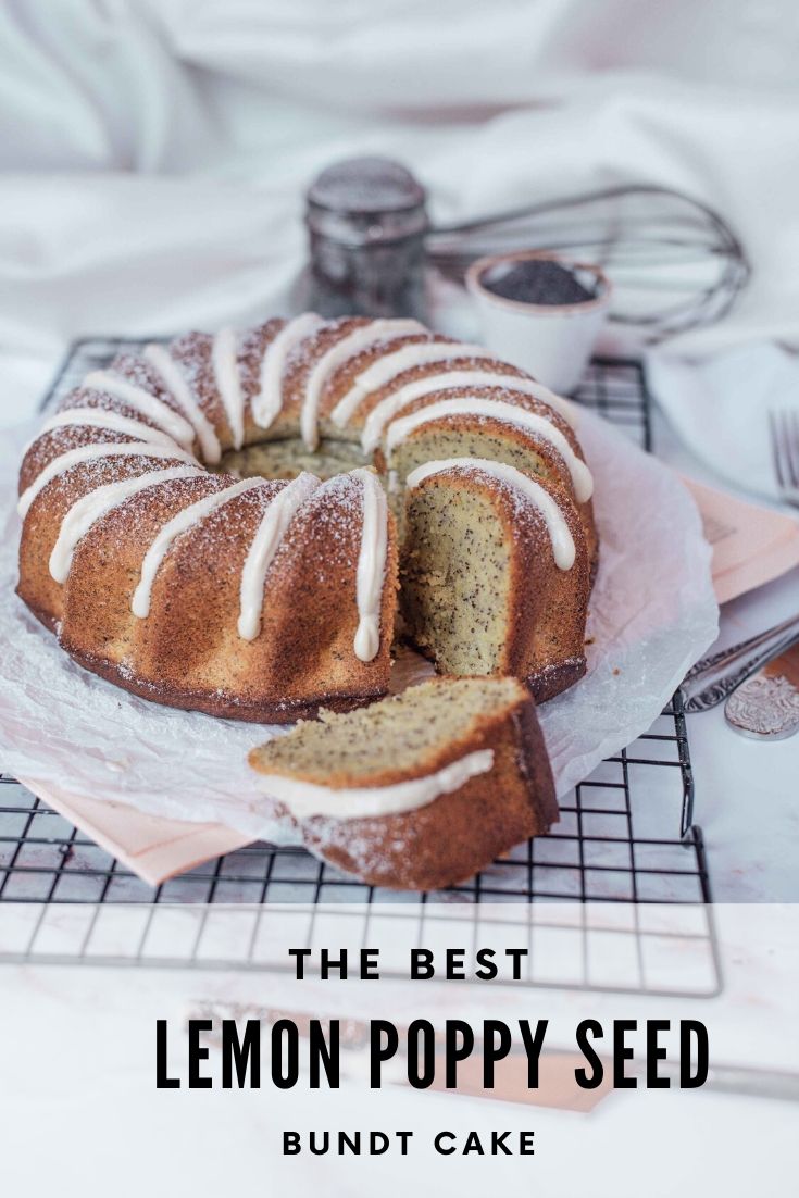 Cake with lemon and poppy seeds