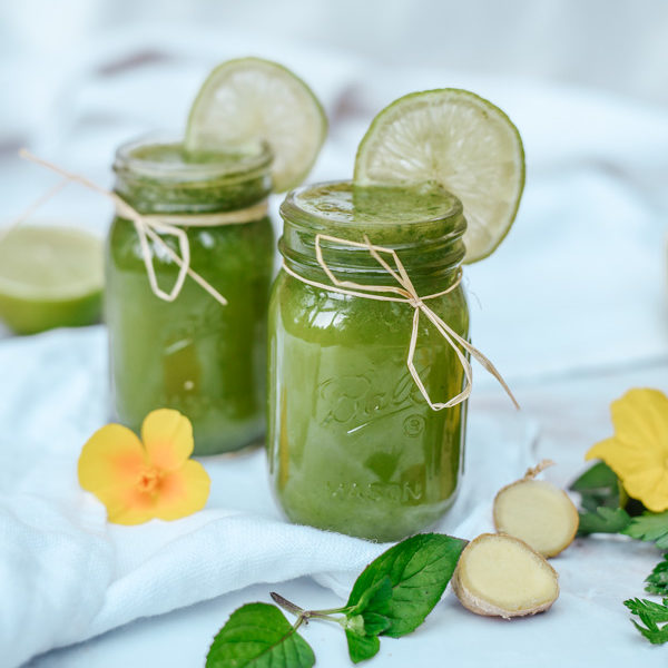 Grüner Smoothie mit Gurke und Salat - carinaberry.com