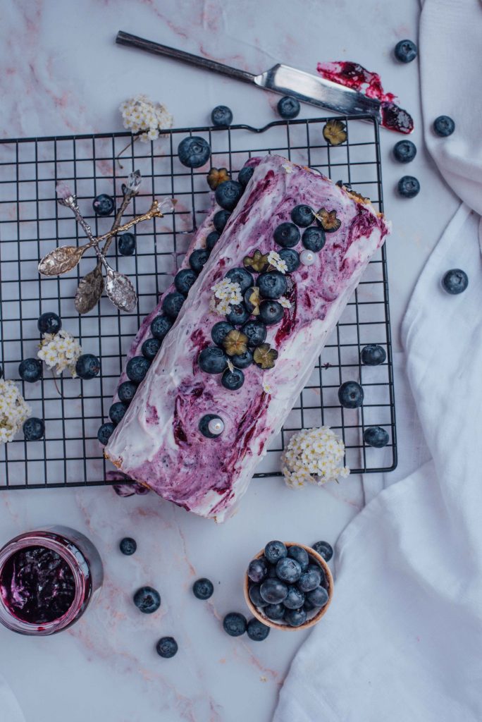 Low fat protein cake with blueberries
