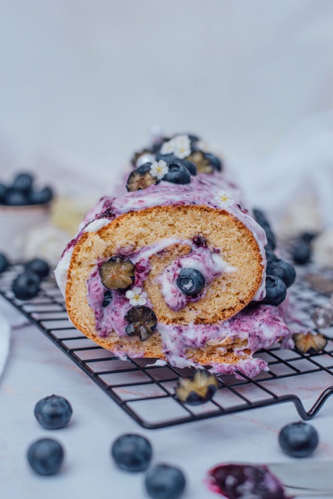 Low fat protein cake with blueberries