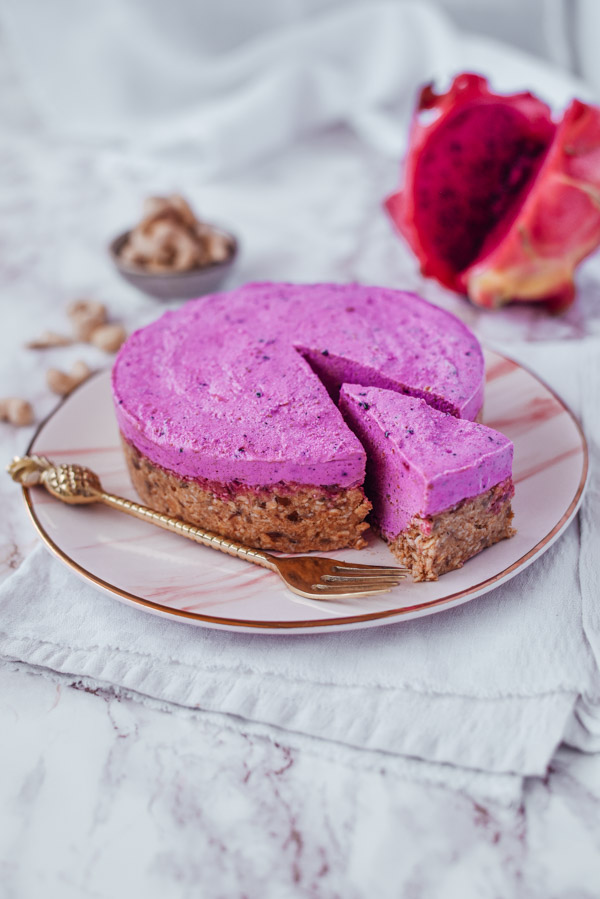 Raw vegan cheesecake with cashew and pink pitaya-2