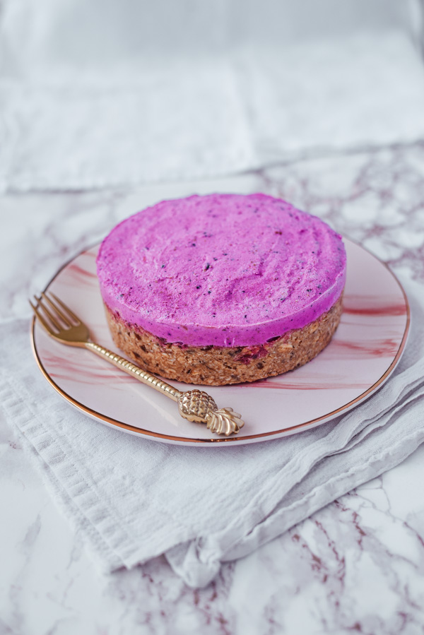 Raw vegan cheesecake with cashew and pink pitaya-2