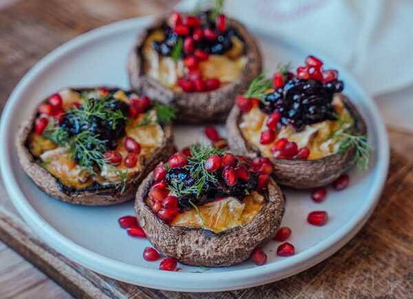 Gefüllte Portobello-Pilze mit Brie und Cranberry-Marmelade