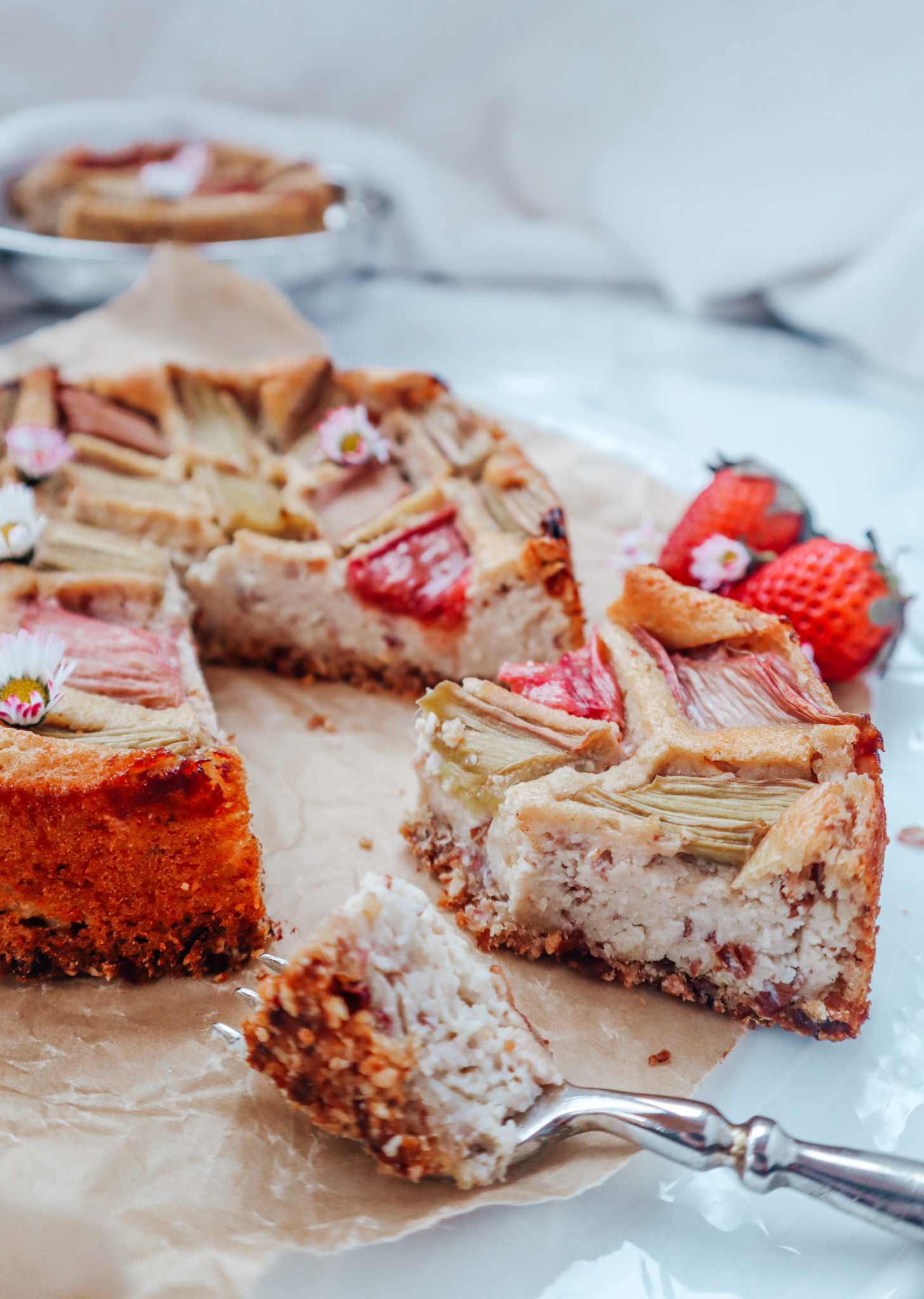 Veganer Cheesecake mit Rhabarber - carinaberry.com Veganer Cheesecake mit Rhabarber - carinaberry.com